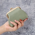 Kleine vintage erwten-groene portemonnee met kiezel-leer en goudmetalen sluiting - Groen