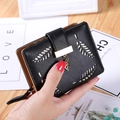 Petit portefeuille noir pour femme avec pendentif feuille dorée et boucle en métal - Noir