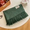 Écharpe tricotée vert foncé au toucher cachemire avec franges et étiquette de marque - Vert Chiné