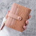 Elegante porta carte rosa nudo in finta pelle a coccodrillo con chiusura a clip - Rosa Chiaro