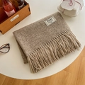 Écharpe beige aspect cachemire à maille gaufrée avec franges et étiquette chic - Châtain Clair Chiné