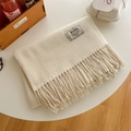 Écharpe tricotée blanc crème pour femmes avec franges longues et étiquette de marque tissée - Blanc cassé