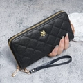 Portefeuille matelassé en cuir noir avec logo fleur dorée et dragonne assortie - Noir