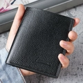 Cartera bifold fina para hombre en cuero negro con patrón litchi y logo grabado - Negro