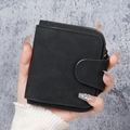 Portefeuille femme en cuir mat noir minimaliste avec détails de rivets dorés - Noir