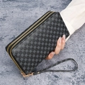 Pochette da donna in PU nero con stampa floreale grigia e doppia cerniera - Nero