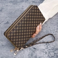 Pochette portafoglio marrone con stampa a quadrifoglio e doppia cerniera con cinturino - Marrone