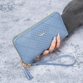 Portafoglio lungo azzurro con cuciture a rombi e ciondolo nappa alla moda - Blu