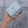 Hellblaue PU-Leder Geldbörse im Trifold-Design mit Geweih-Dekor und Metallreißverschluss - Blau