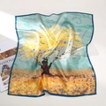 Detail eines Seidenquadrattuchs mit Ölgemälde-Baumdruck und handgerollten Kanten - 53cmx53cm / Ginkgo Baum des Lebens