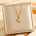 Vergulde klavertje vier ketting met zirkonia stenen op een zijden achtergrond - Klavertje vier (8415) / Goud