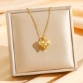 Titanium Herzanhänger Kette mit Sonnenstrahl-Struktur und Perle auf Goldständer - Goldene Öffnung Perle Herz (8597)