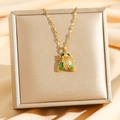 Goldene Zikaden-Halskette mit grünen Emaille-Flügeln an einer eleganten Edelstahlkette - Zikaden-Stil (8786金色 款式二) / Gold
