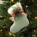 Calcetín navideño de pana verde con piñas, bayas rojas y ribete de piel sintética blanca - Calcetín de Navidad verde