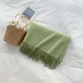 Morbida sciarpa verde avocado effetto cashmere con lunghe frange per l'inverno - Verde Avocado