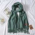 Sciarpa verde scuro effetto cashmere con frange e etichetta in pelle per l'inverno - Verde Smeraldo