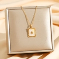 Collier pendentif as de pique doré avec nacre naturelle dans un cadre vintage chic - Coeur En Coquille Blanche Dorée