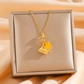 Collana con orsetto dorato con ciondolo in resina gialla e dettaglio stella su raso beige - Parte di Strumento Musicale Con Resina Gialla (8821 Oro Giallo Candy Bear)