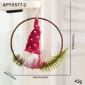 Couronne de Noël avec gnome au bonnet à pois rouges et décor de baies festives - Couronne de Gnome de Noël Style B