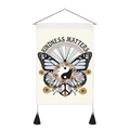 Detailansicht des Schmetterlings-Wandteppichs mit Kindness Matters Text und schwarzen Quasten - 35x50cm / Beiger Schmetterling - Kindness Matters (Stil 4)