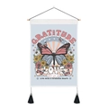 Dettaglio dell'arazzo con farfalla, asta di legno, nappe e testo d'ispirazione - 35x50cm / Farfalla Girasole Blu Chiaro - Gratitude (Stile 5)