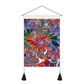 Dettaglio di arazzo mandala colorato con asta in legno, corda per appendere e nappe nere - 35x50cm / Stile 2