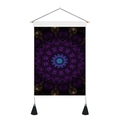 Detalle de tapiz mandala morado con varilla de madera y borlas negras decorativas - 35x50cm / Estilo 3-Mandala Caleidoscopio Púrpura Profundo