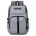 Mochila gris claro minimalista de gran capacidad con hebilla negra y detalles deportivos - Gris claro