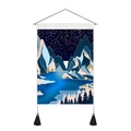 Noordse wandkleed met sterrenhemel landschap, bergen en houten ophangsysteem voor huis - 35x50cm / Sterrenhemel bergmeer (Stijl-2)