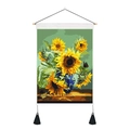 Dettaglio di arazzo murale girasole con asta di legno e nappe nere per decorazione - Girasole Pastorale Vintage / Taglia Standard