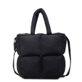 Bolso tote acolchado negro con diseño suave tipo puffer y correa de hombro ajustable - Negro