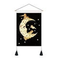 Dettaglio dell'arazzo luna e gatto con asta di legno e nappe decorative nere - 35x50cm / Stile Luna e Gatto Randagio (Stile-3)