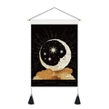 Dettaglio dell'arazzo da parete luna e stelle con tessuto nero, legno e nappe - 35x50cm / Stile Luna Dorata e Stelle (Stile-4)
