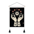 Dettaglio di arazzo mistico con sole, occhio onniveggente, fasi lunari e nappe nere decorative - Sole Occhio Onniveggente Fasi Lunari Stile (Stile-5)