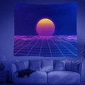 Tapiz Vaporwave con puesta de sol amarilla y rejilla púrpura sobre un sofá moderno - Estilo 11
