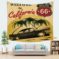 Dettaglio di un arazzo vintage Route 66 California appeso sopra un divano moderno - 95x73cm / California Route 66 (Stile 3)
