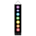 Dettaglio dell'arazzo nero verticale con sette simboli chakra, asta in legno e nappe - 32.5*130cm / Stile Chakra Colorato con Base Nera (Stile 4)