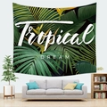 Dettaglio di un arazzo con foglie di palma tropicale e scritta bianca Tropical DREAM - Stile 16