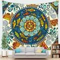 Detail van blauwe oceaan mandala wandkleed met kleurrijke vissen in een woonkamer - Oceaan Illustratie Mandala Stijl 3 (Style 3)