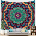 Detail van mandala wandtapijt als decoratieve achtergrond voor een woonkamer - Pauwgroen Vermiljoen Mandala Stijl 9 (Style 9)