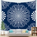 Detailweergave van marineblauw mandala wandtapijt als decoratie in de woonkamer - 95x73cm (Perzikhuid) / Marine Wit Mandala Stijl 18 (Style 18)