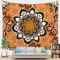 Detail van een bohemien mandala wandtapijt met ingewikkelde oranje en bruine patronen - Oranje Bruin Mandala Stijl 21 (Style 21)
