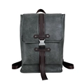 Grauer Retro-Rucksack aus PU-Leder mit braunem Riemen und Silberschnalle auf Weiß - Grau