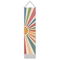 Détail de tapisserie soleil bohème aux couleurs Morandi avec finitions à pompons - 32.5x130cm / Style-2 (Soleil Stylisé & Rayons Colorés)