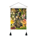 Détail d'une tapisserie crâne et botanique avec support en bois et glands décoratifs - 35x50cm / Style-5 (Crâne Nature Dessiné Main)