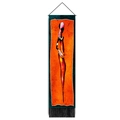 Detailansicht Wandteppich mit afrikanischer Frauen-Silhouette und Fransenverzierung - 32.5x130cm / Schlanke Weibliche Figur auf Orangefarbenem Hintergrund (Stil-3)