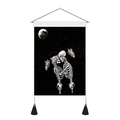 Arazzo da parete amanti scheletri al chiaro di luna con cornice in legno e nappe nere - 35x50cm / Stile-1 (Teschi che si Abbracciano)