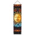 Artistiek wandkleed met zon-gezicht, zwarte decoratieve kwastjes en houten ophangstok - 32.5x130cm / Gepersonifieerde Zonnegod Patroon
