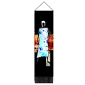 Vertikale Wandteppich-Rolle mit afrikanischer Frauen-Silhouette im blauen Kleid - 32.5x130cm / Weibliche Silhouette in Blau/Weißem Blumenkleid (Stil-13)