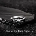 Anillo vintage plateado con esmalte negro y estrella sobre fondo de roca negra texturizada - Abierto Ajustable / Estrella Solitaria de la Noche Oscura (EXTJZ00101)